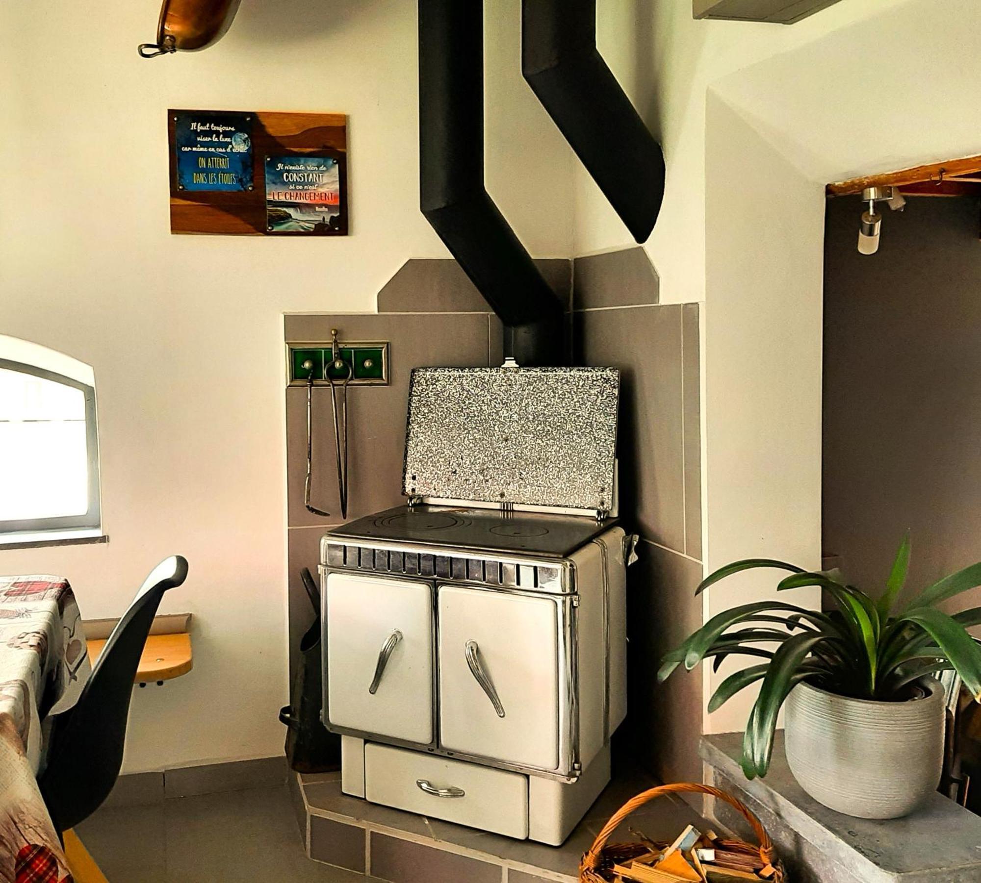 Aux Deux Amis Apartment Stavelot Bagian luar foto